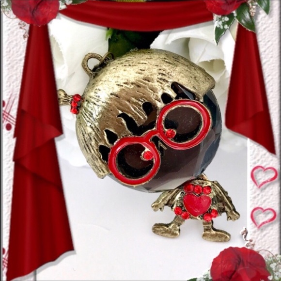 🌺🌴🌺 NWOT:  LITTLE GIRL IN RED PENDANT 🌺🌴🌺 - Picture 4 of 5